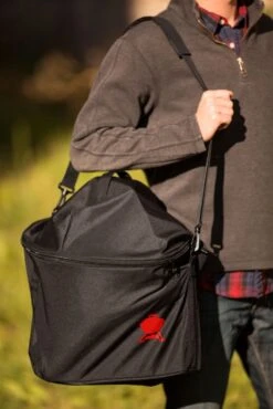 Weber® Premium Draagtas - Zwart, Voor Smokey Joe -Barbecue Wereld Verkoop weber premium draagtas zwart voor smokey joe 1615542828 l